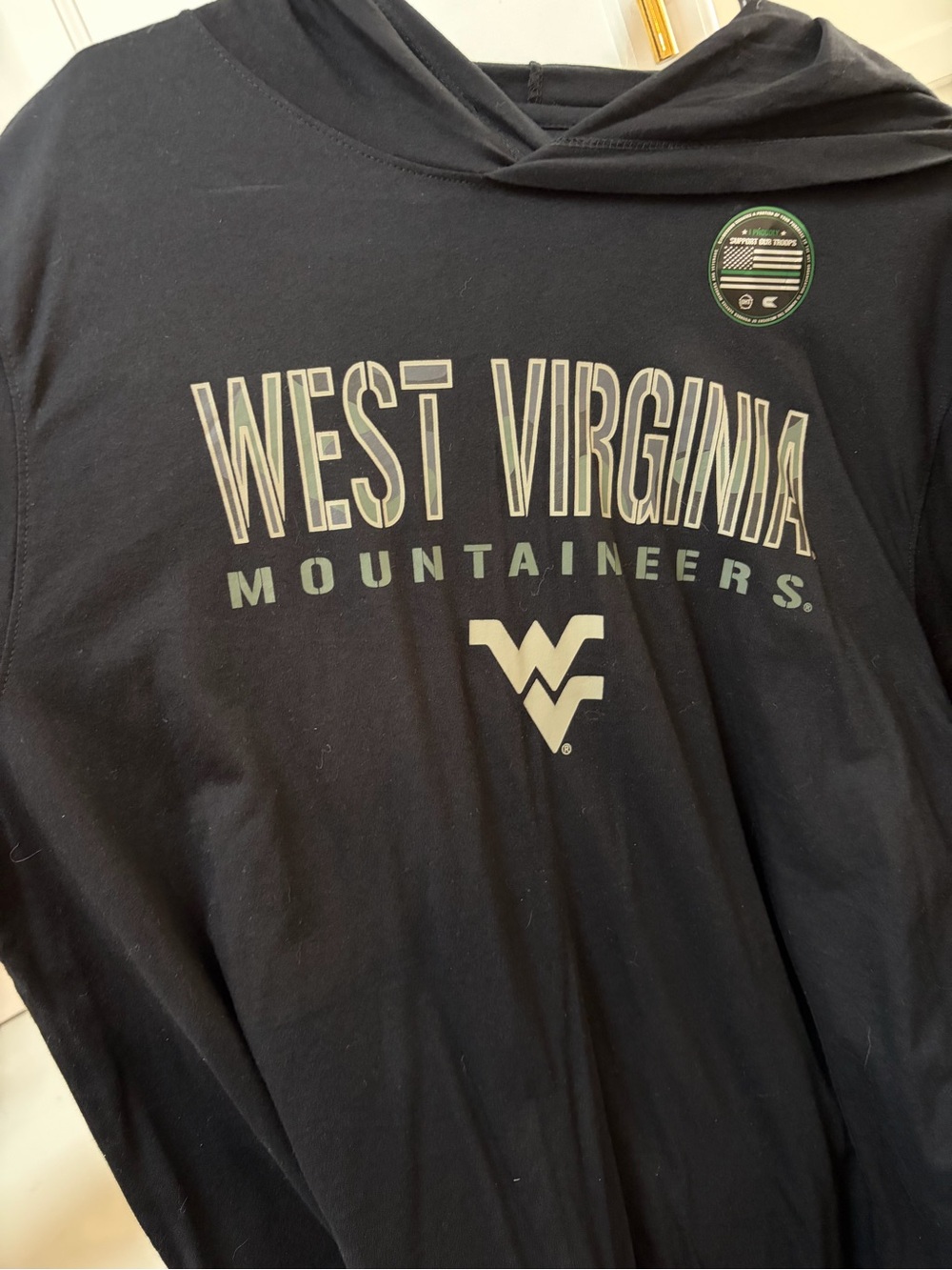 NEW Colosseum Black West Virginia Mountaineers pullover with hood